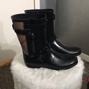 Burberry rain boots!!